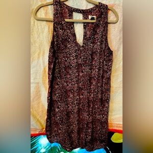 Old Navy tunic size lg. deep v neckline. Flowing tunic with scoop hem